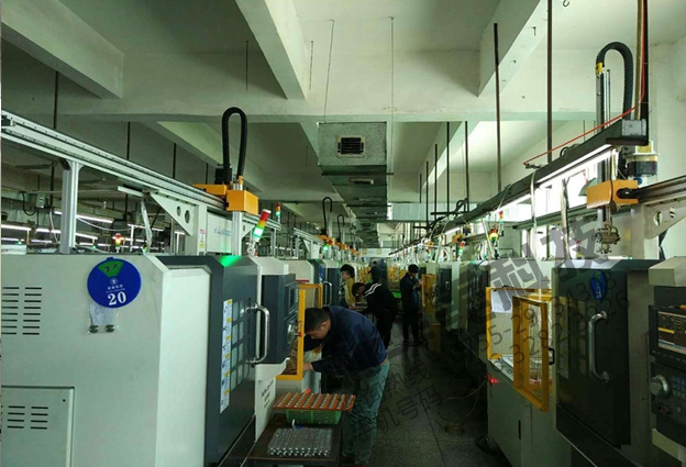 電子煙車床機(jī)械手生產(chǎn)線